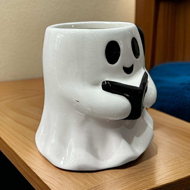 Hrnek s roztomilým designem ducha na Halloween