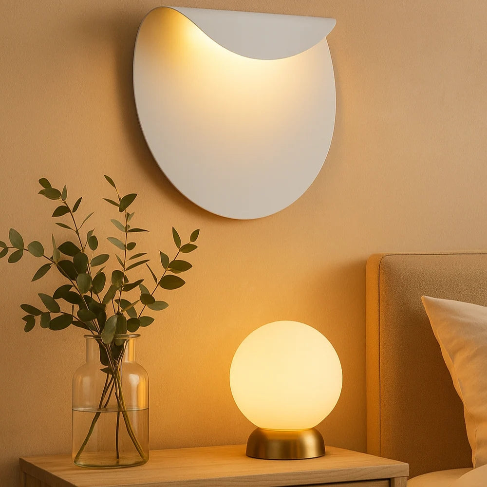 GlowNest – Lampă de perete cu siluetă elegantă și lumină subtilă pe perete