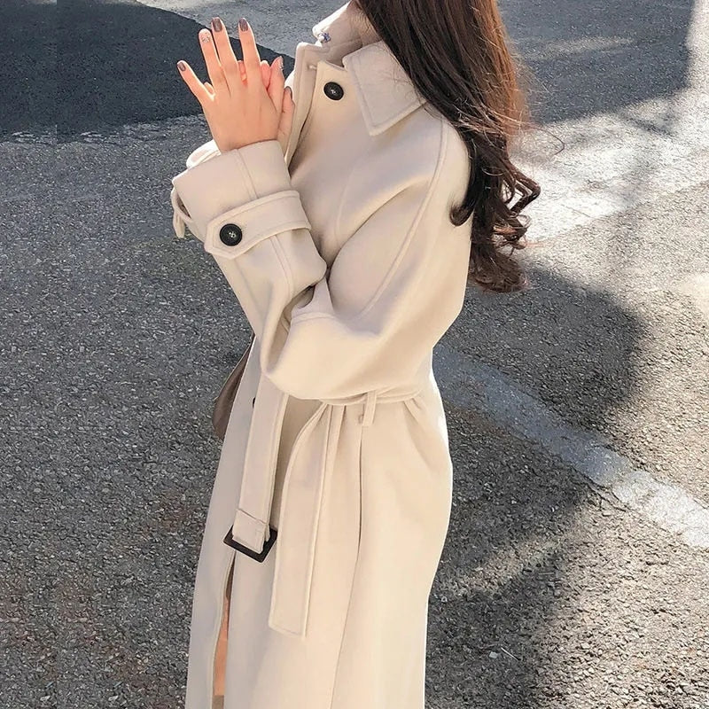 Lina - Trench Coat a Manica Lunga con Colletto a Risvolto, Cintura in Vita e Tasche Multiple