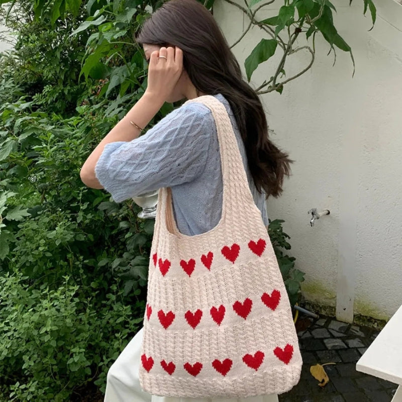 Demi – Borsa tote con manici e design ricamato a cuore