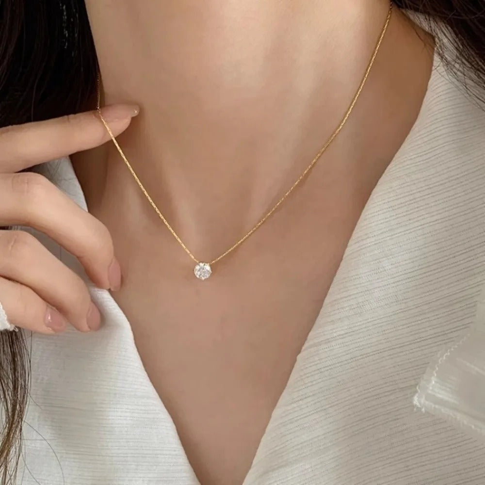 Grace – Elegante hangerketting met mini rond detail en fijn gepolijste afwerking