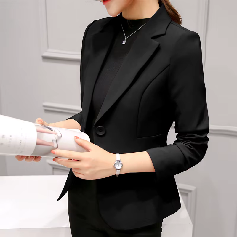 Anna – Blazer longueur cheville avec col à revers et fermeture à boutons