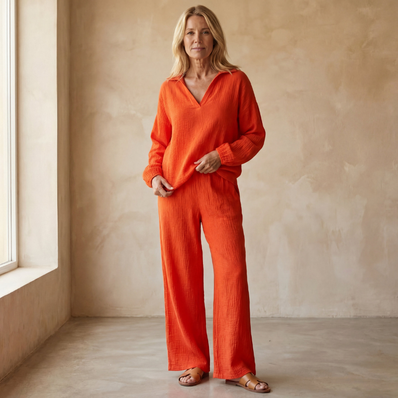 Ensemble deux pièces : haut à manches longues et pantalon droit
