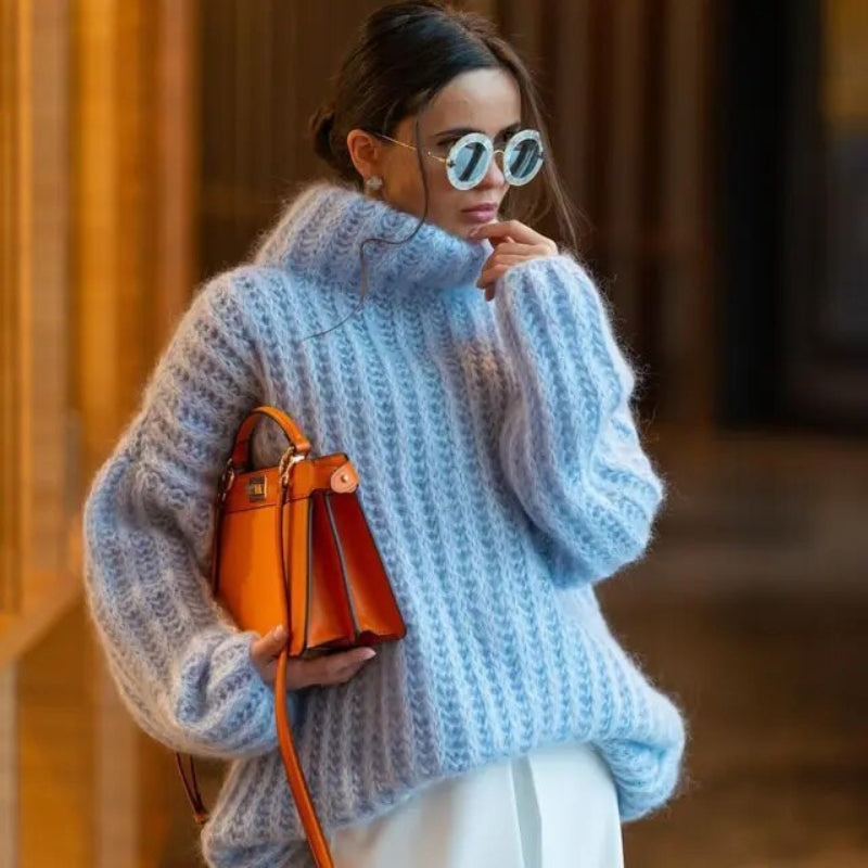 Chloe - Oversize’owy sweter z długim rękawem i golfem