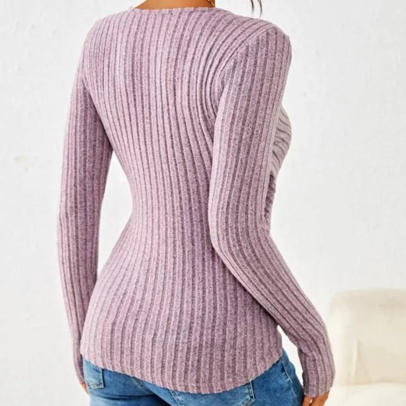 Sophia – Dopasowany sweter z długim rękawem i dekoltem w serek