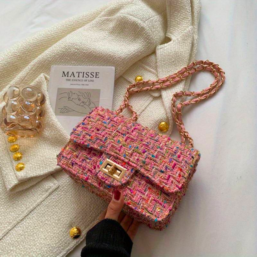 Tricia – Structured shoulder bag with elegant silhouette and timeless charm