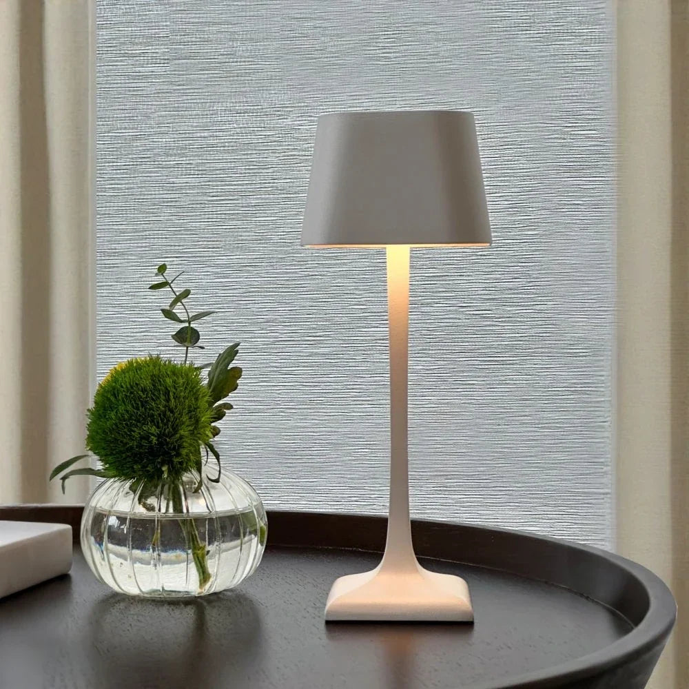 AluVera - Hliníková stolní lampa s nabíjením přes USB-C