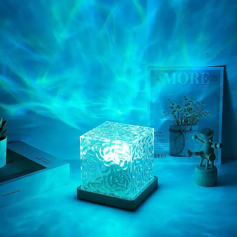 RippleGlow – Lampada Proiettore con Effetto Onde d’Acqua e Design Ricaricabile