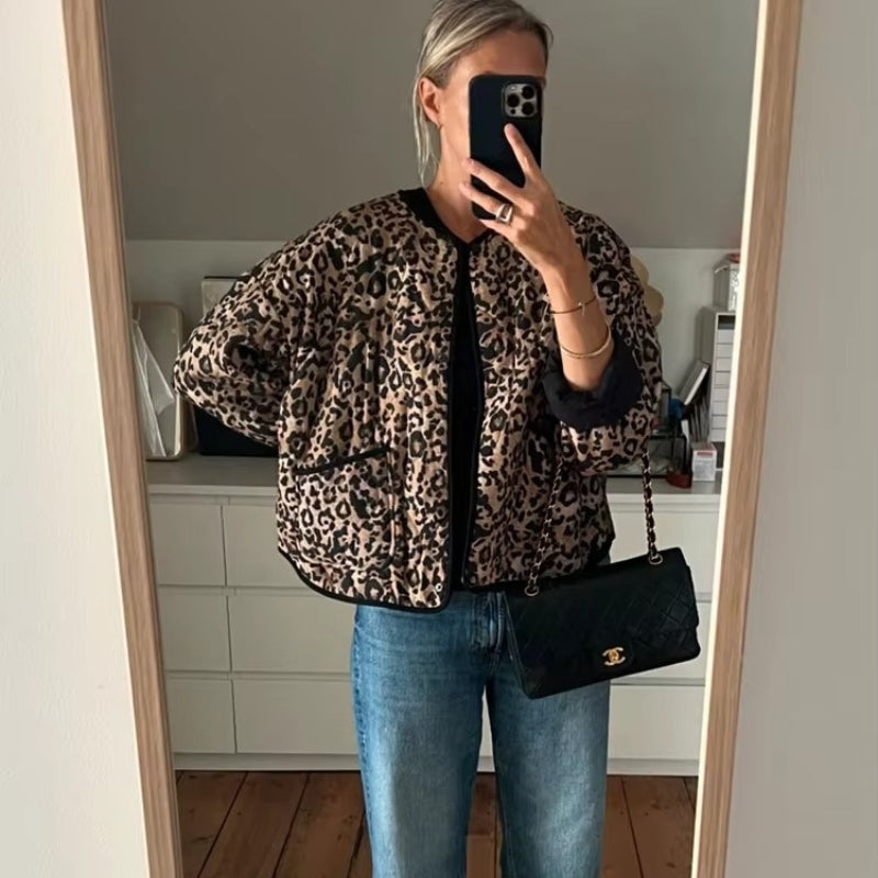 Julia – Manteau à manches longues avec poches et détails de boutons