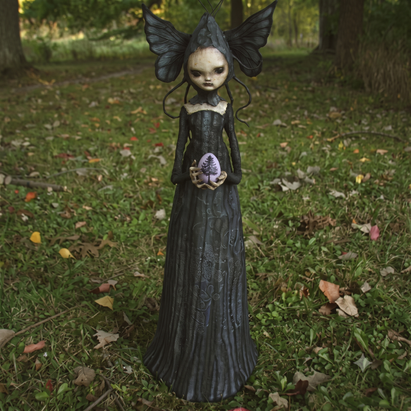 Gotická figurka čarodějnice pro halloweenskou výzdobu