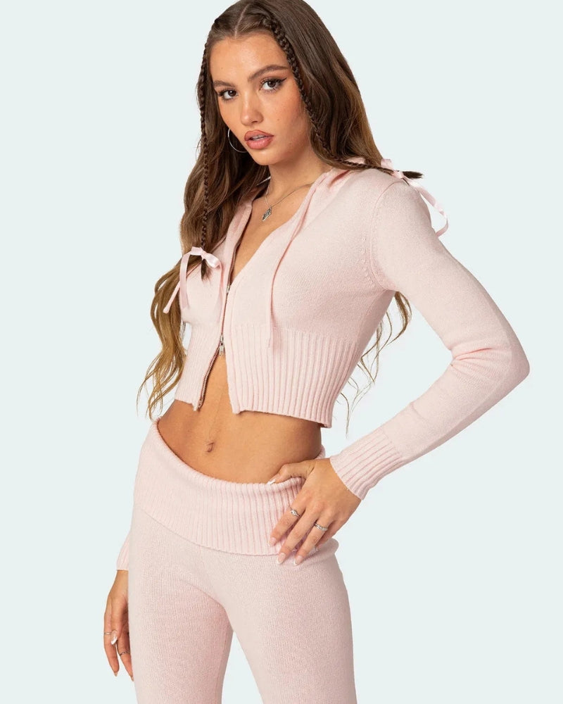 Sasha – Ensemble tendance sweat à capuche court et pantalon évasé à coupe ajustée