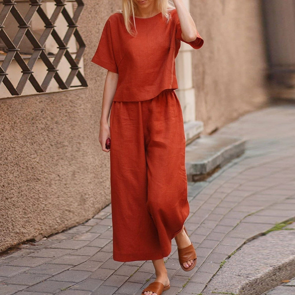 Sylvia – Elegant two-piece set with short-sleeve top and relaxed pants
