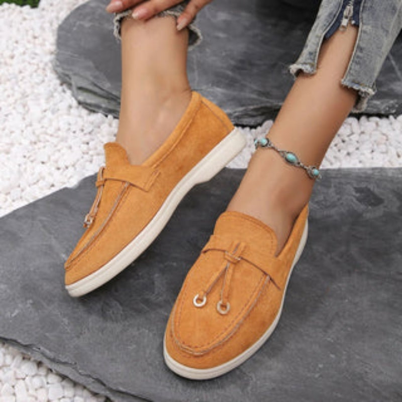 Tasha – Classic casual loafers with rounded front and neat decorative band