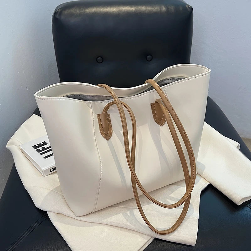 Lori – Shoulder Bag with Handles and Internal Zipper Pocket