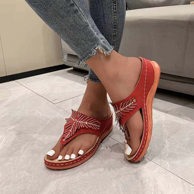 Naomi - Sandali open toe con zeppa e dettagli decorativi