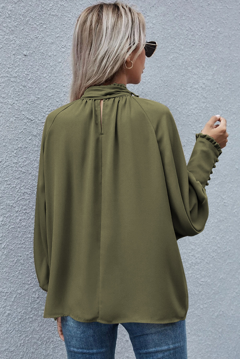 Mora – Bluza elegantă cu decolteu în formă de fluture și mâneci bufante