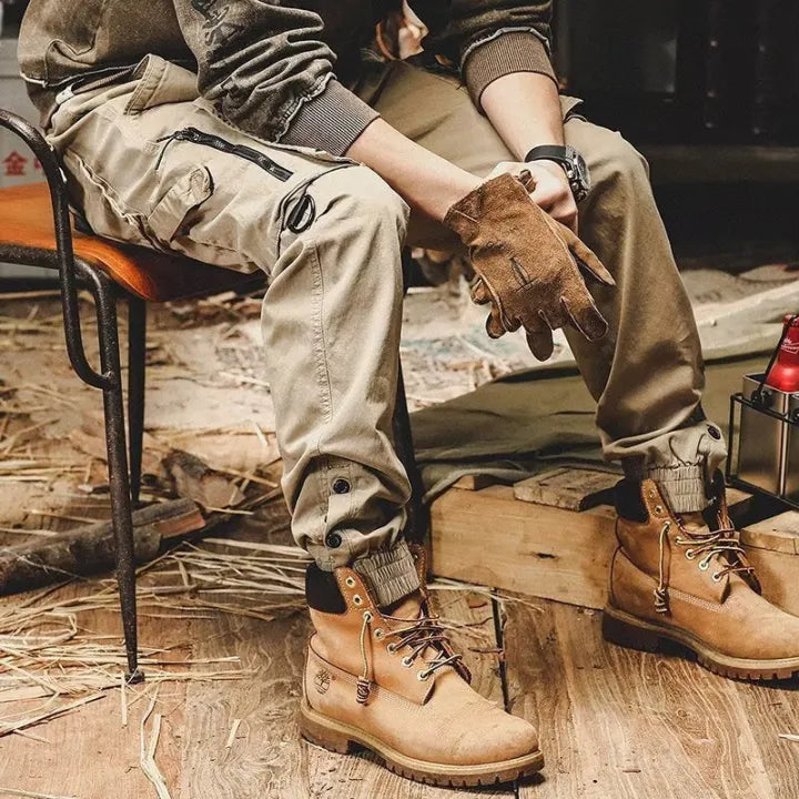 Alaric - Pantaloni confortabili cu mai multe buzunare, bretele reglabile și nasturi
