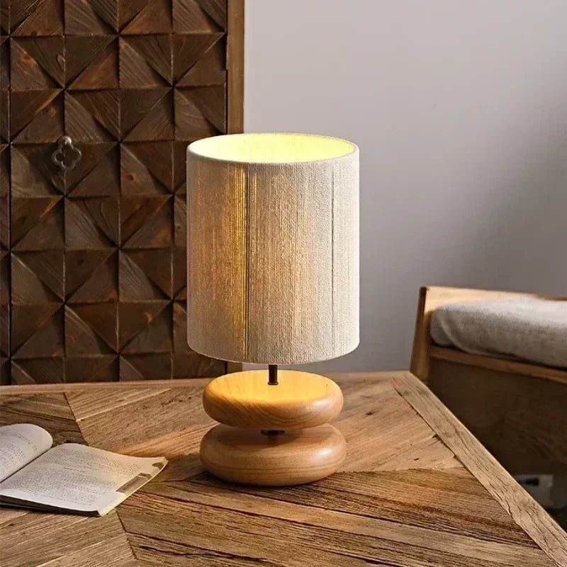 LumeRope – Lampa stołowa LED z abażurem z plecionego sznurka do dekoracyjnej atmosfery