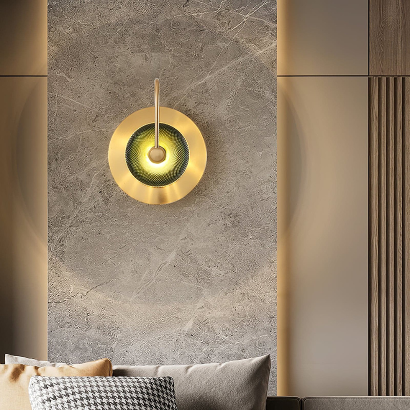 LumiVera – Lampada da parete con finitura dorata e paralume in vetro