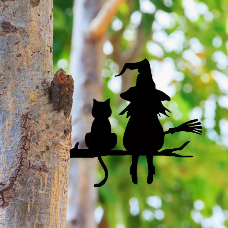 Decorazione con sagoma di strega e gatto per il giardino