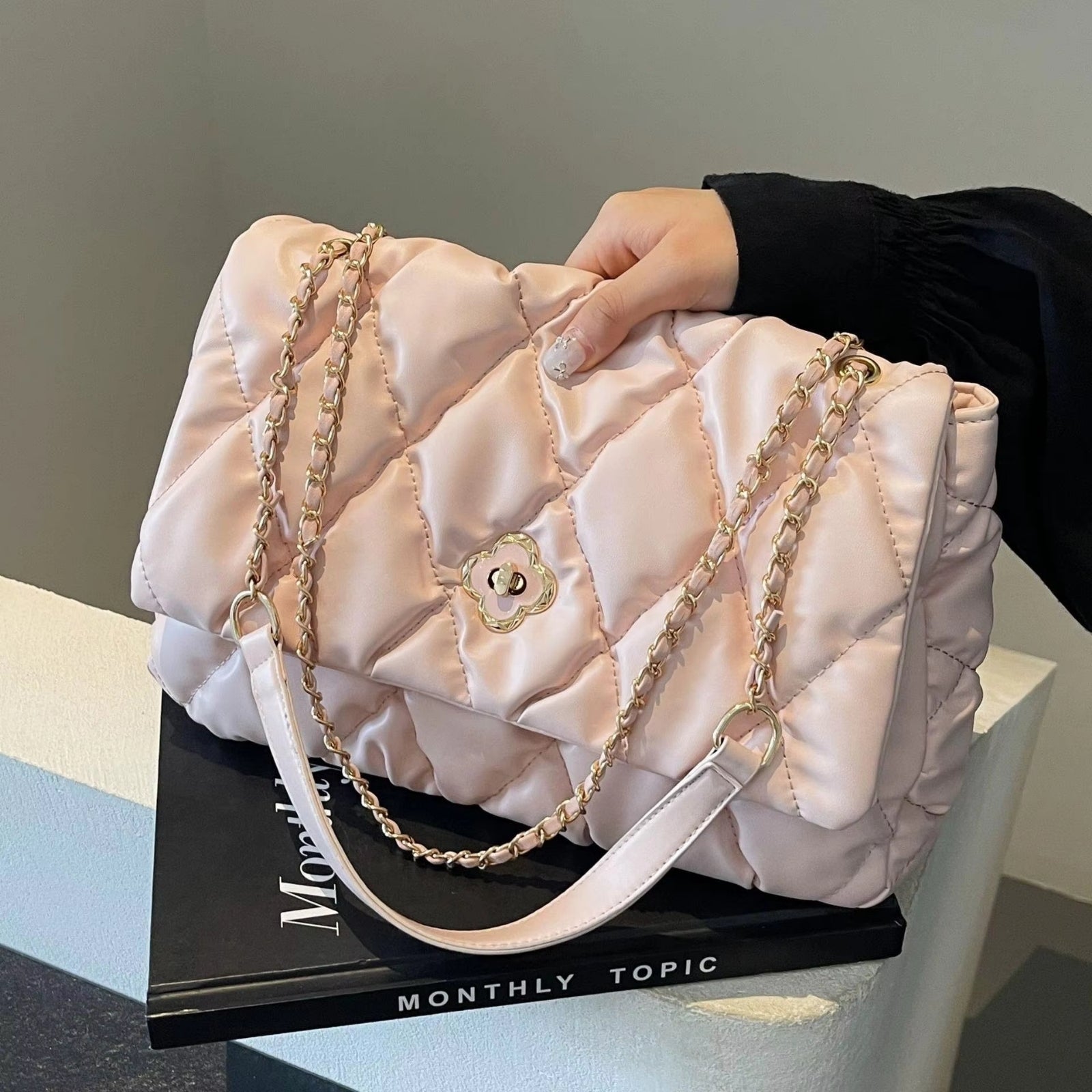 Dahlia – Borsa a tracolla a grande capacità con catena e zip