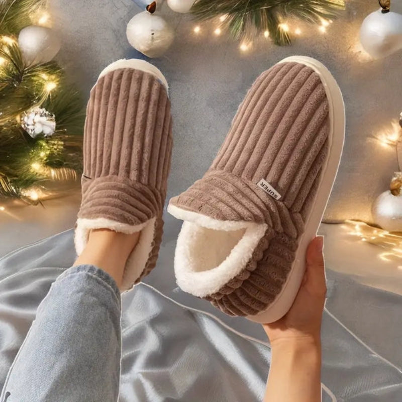 Jessica – Slip-On Slippers with Round Toe for Easy Wearing