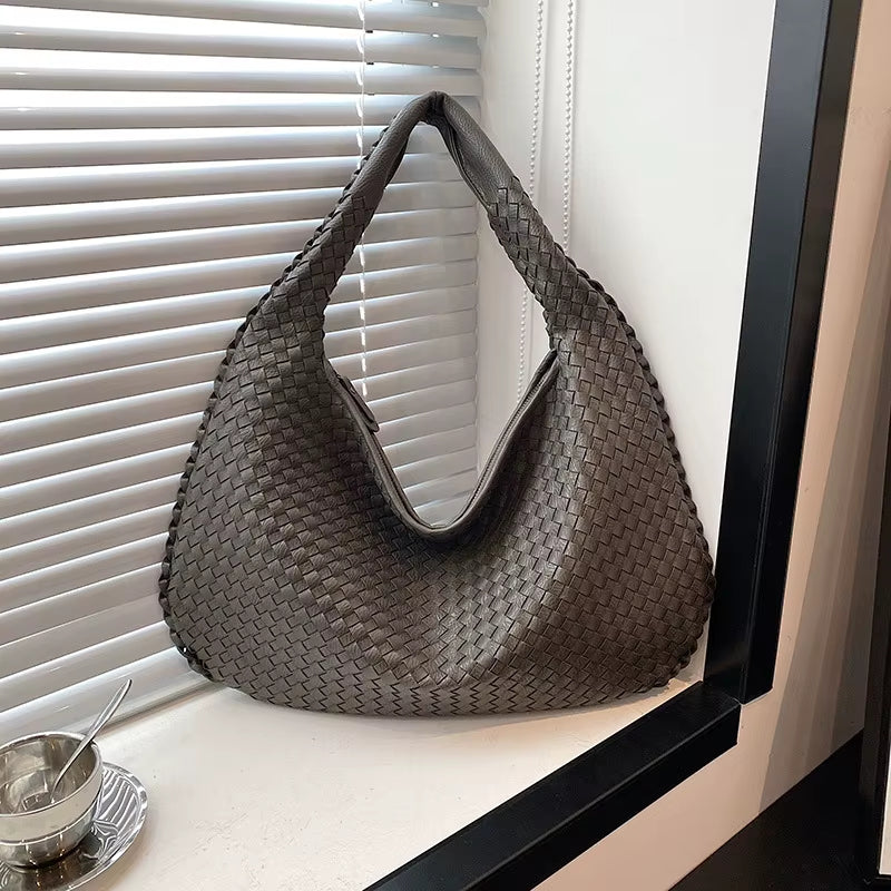 Zinnia – Large Capacity Handbag With Handle And Zipper Closure