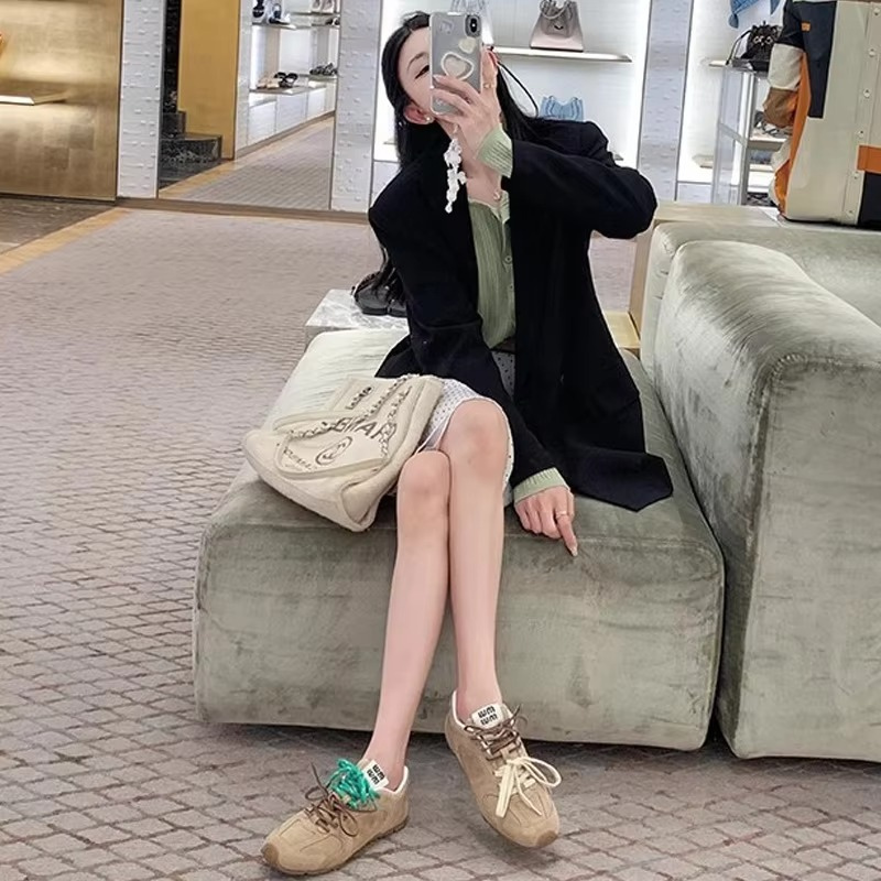 Lily - Kerek orrú sportcipő fűzős záródással