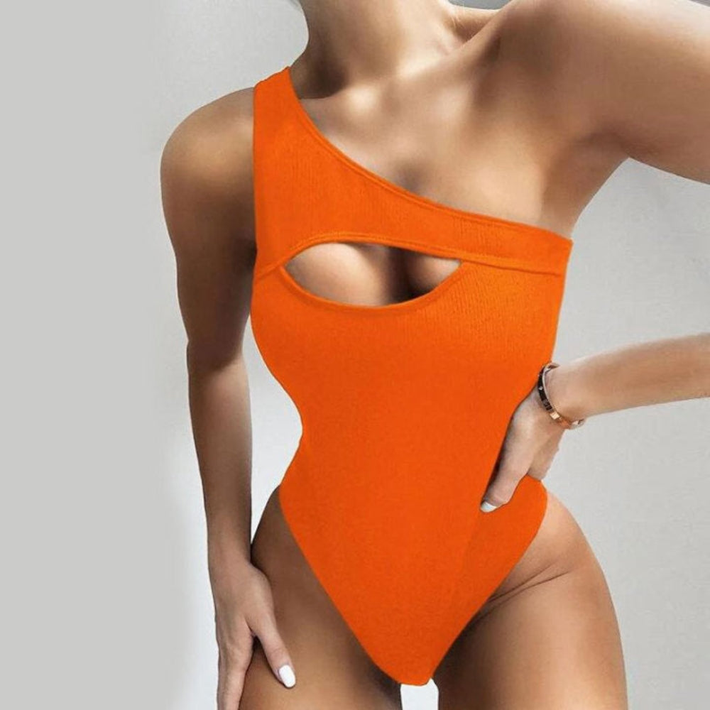 Maria – Maillot de bain élégant à une épaule avec devant ouvert et coupe confortable