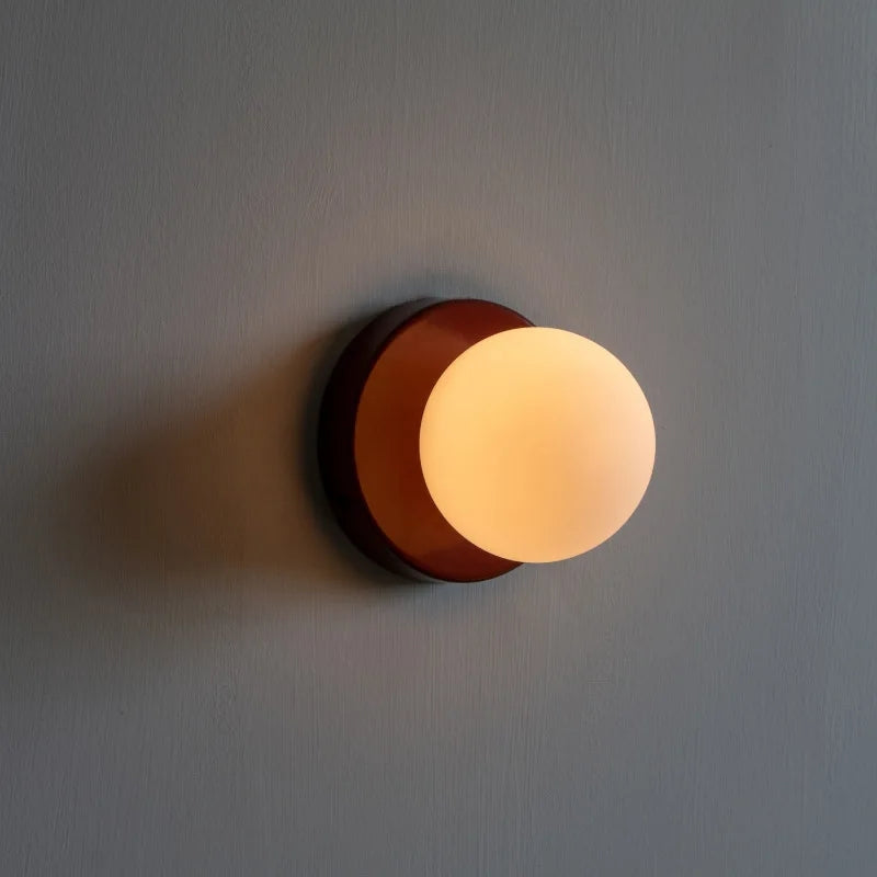 LumiBall – Lampă de perete LED cu design inspirat de minge pentru iluminat interior