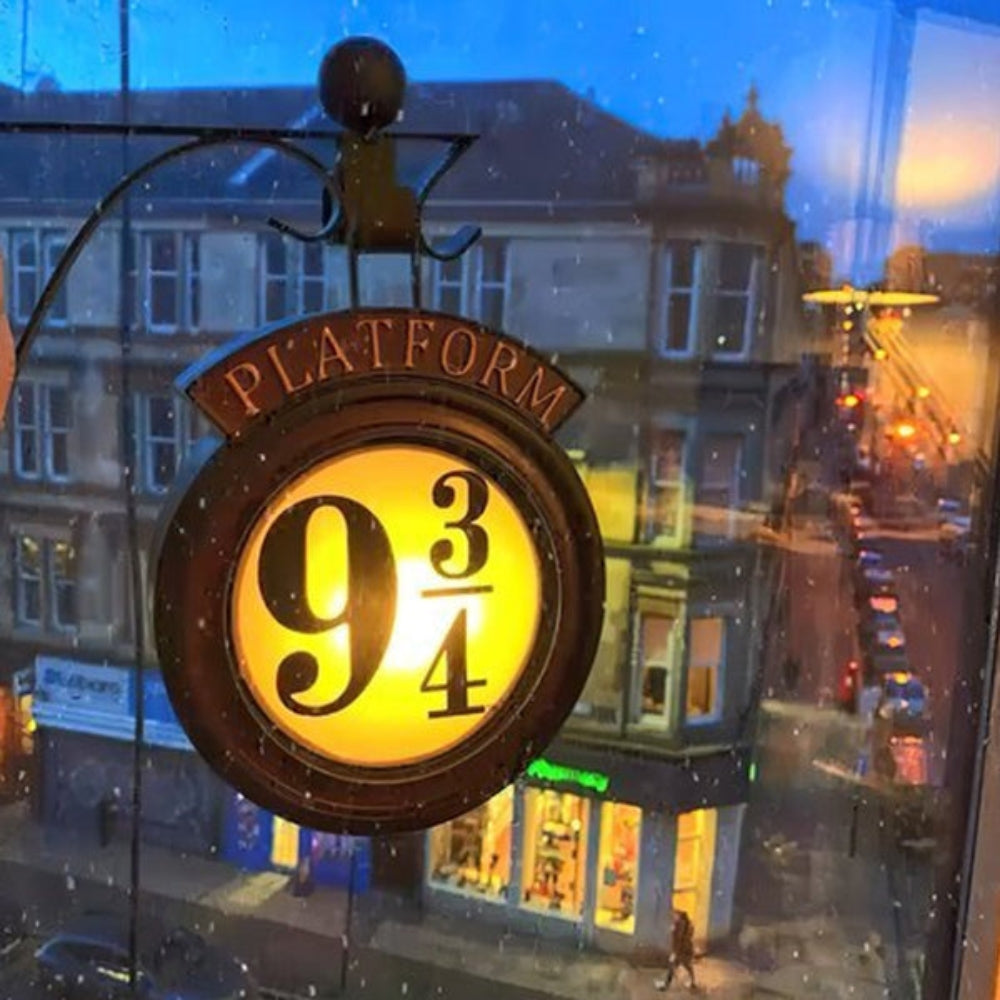 GlowSign – Illuminated platform lamp with iconic number display and magical wall accent