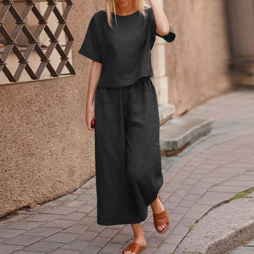 Sylvia – Elegant two-piece set with short-sleeve top and relaxed pants