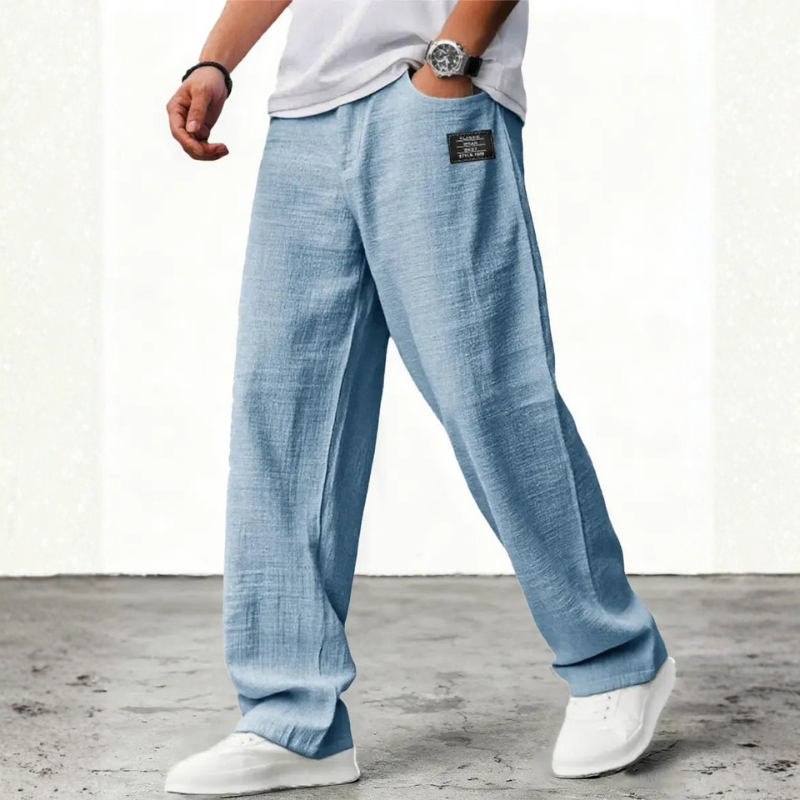 Pantaloni bărbătești cu croială largă și buzunare laterale
