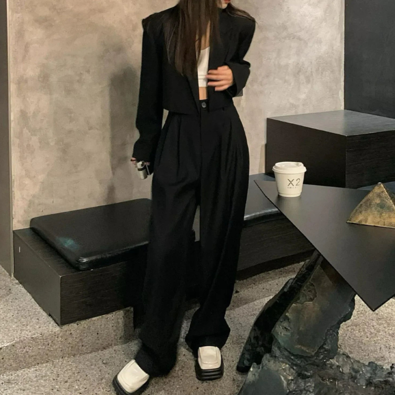 Ensemble blazer structuré et pantalon à jambes larges