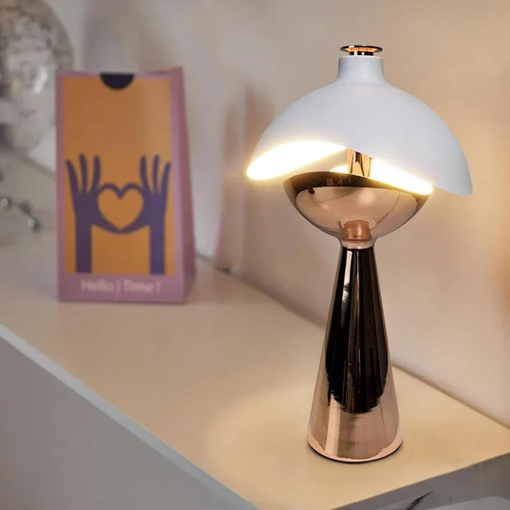 Domelux - tvarovaná stolní lampa s překrývajícími se kopulemi