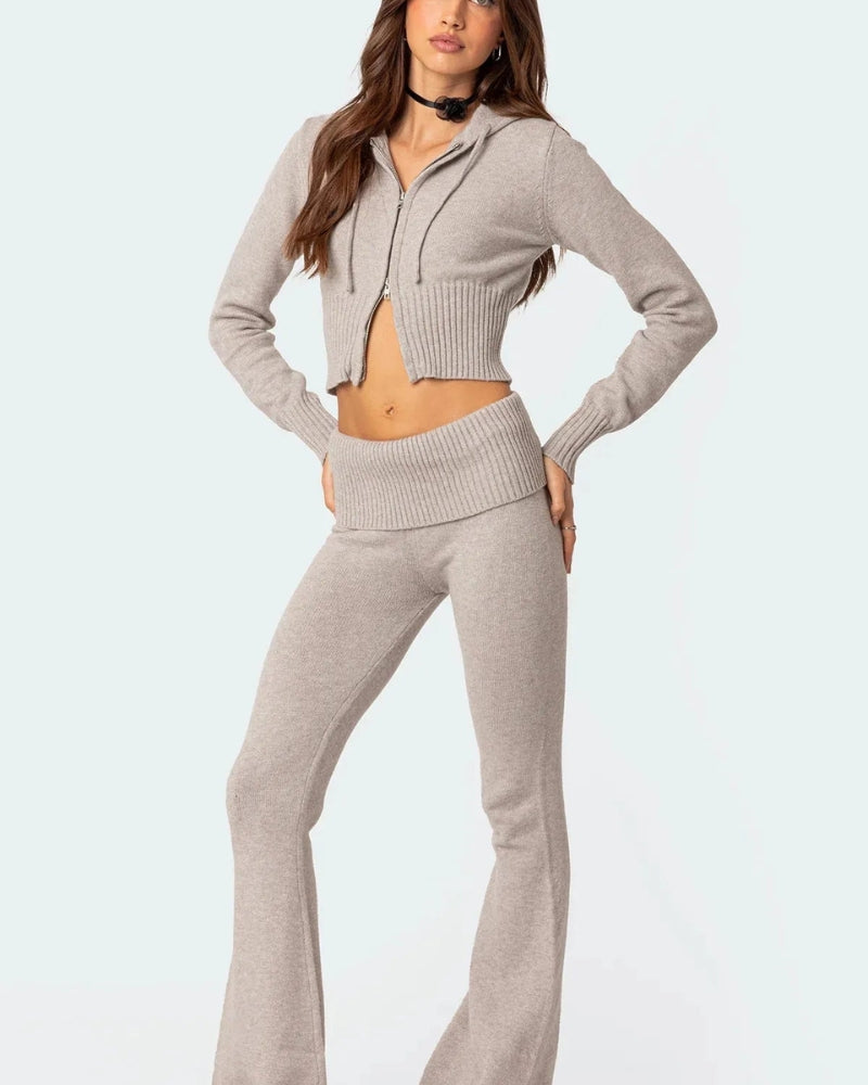 Sasha – Ensemble tendance sweat à capuche court et pantalon évasé à coupe ajustée
