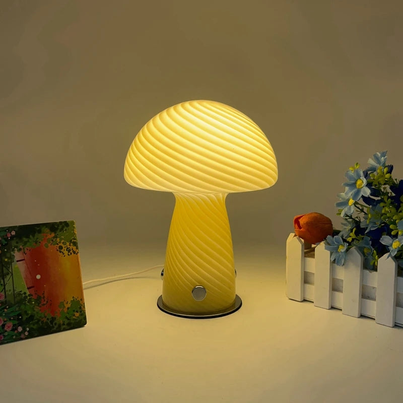 MushGlow – Lampa stołowa LED z motywem grzyba do wnętrz