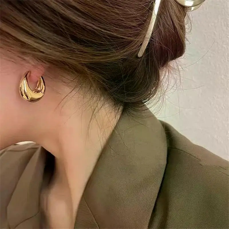 Lina - Orecchini con Design Pendenti e a Cerchio