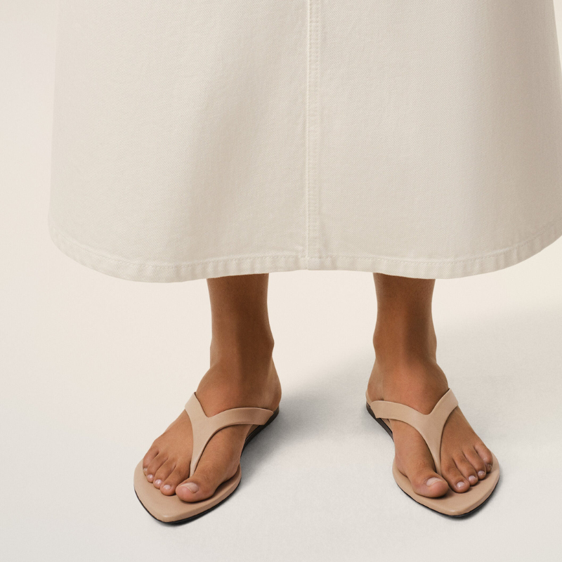 Sandali infradito da donna con design slip-on