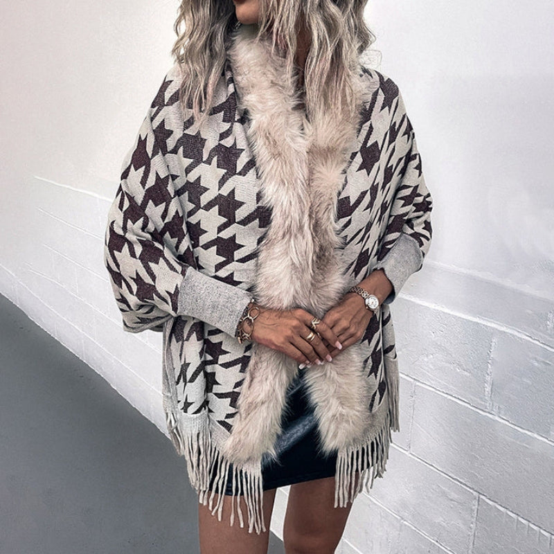 Arwenna – Poncho con maniche lunghe, colletto in pelliccia e motivo a stelle