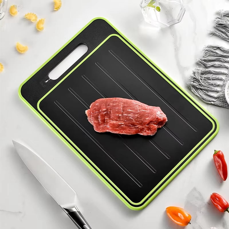 KitchenEdge - Oboustranná krájecí deska s brouskem na nože a lisem na česnek