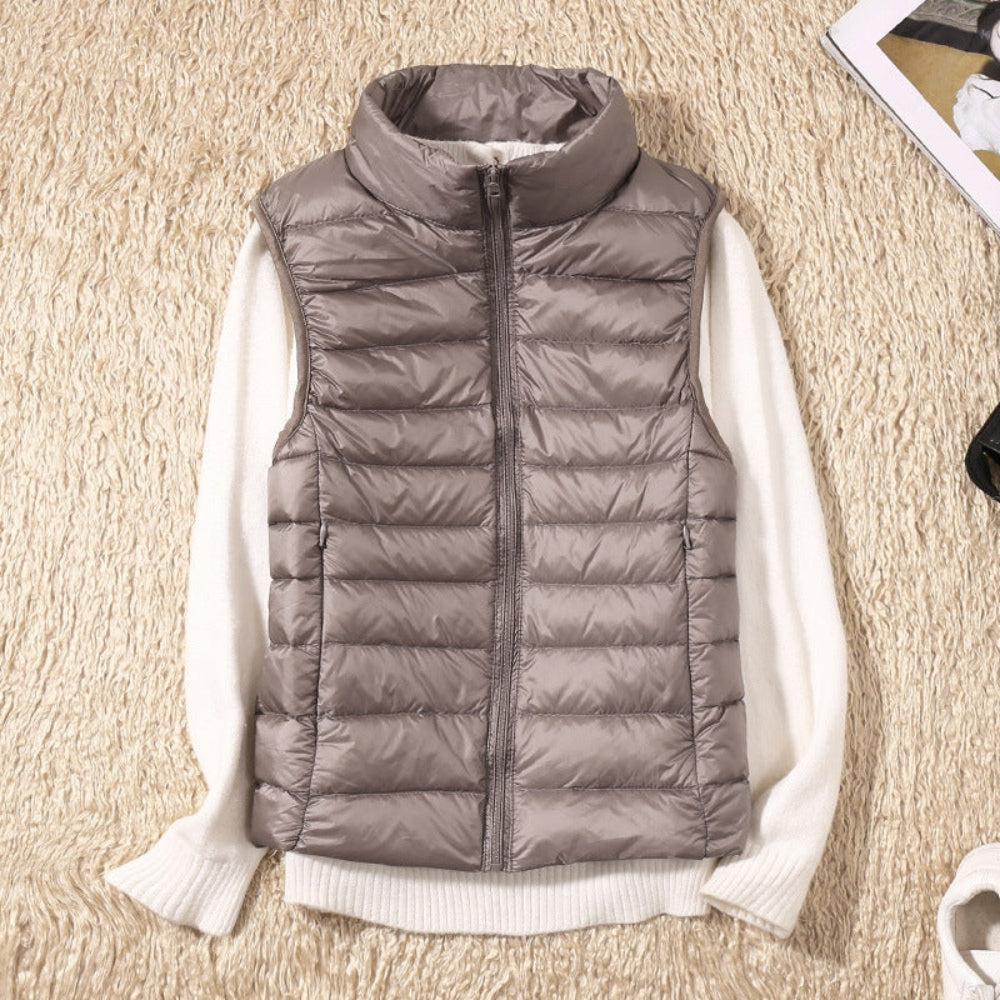 Natasha – Elegant cardigan with front zipper and secure pockets