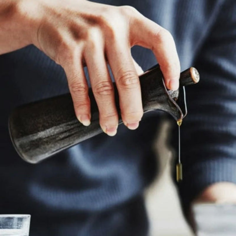 PourEase – Dispenser per olio con coperchio e design creativo