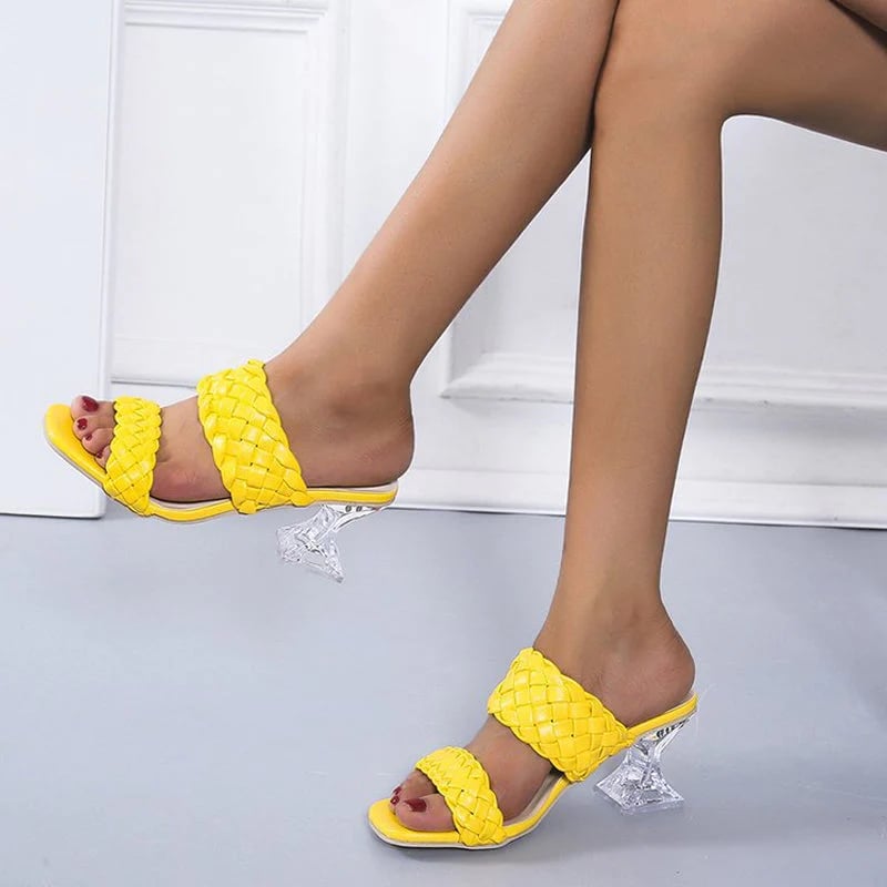 CrystalCozy - Sandały z Przezroczystymi Obcasami w Kształcie Piramidy