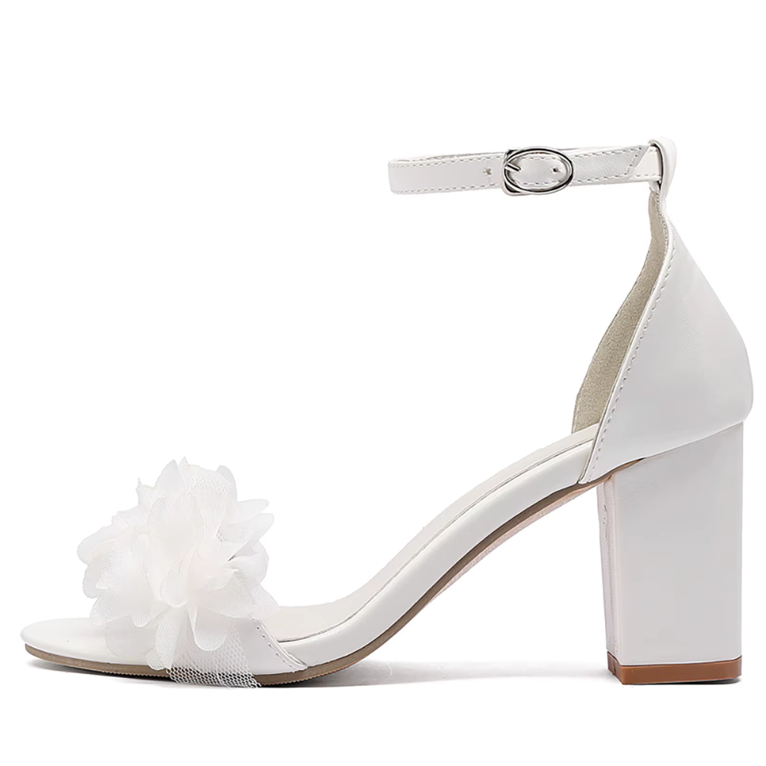 FloraStep – Elegantní sandály na vysokém podpatku s květinovými akcenty