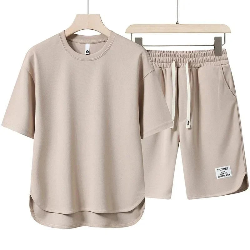 James - Casual two-piece set with relaxed fit t-shirt and shorts