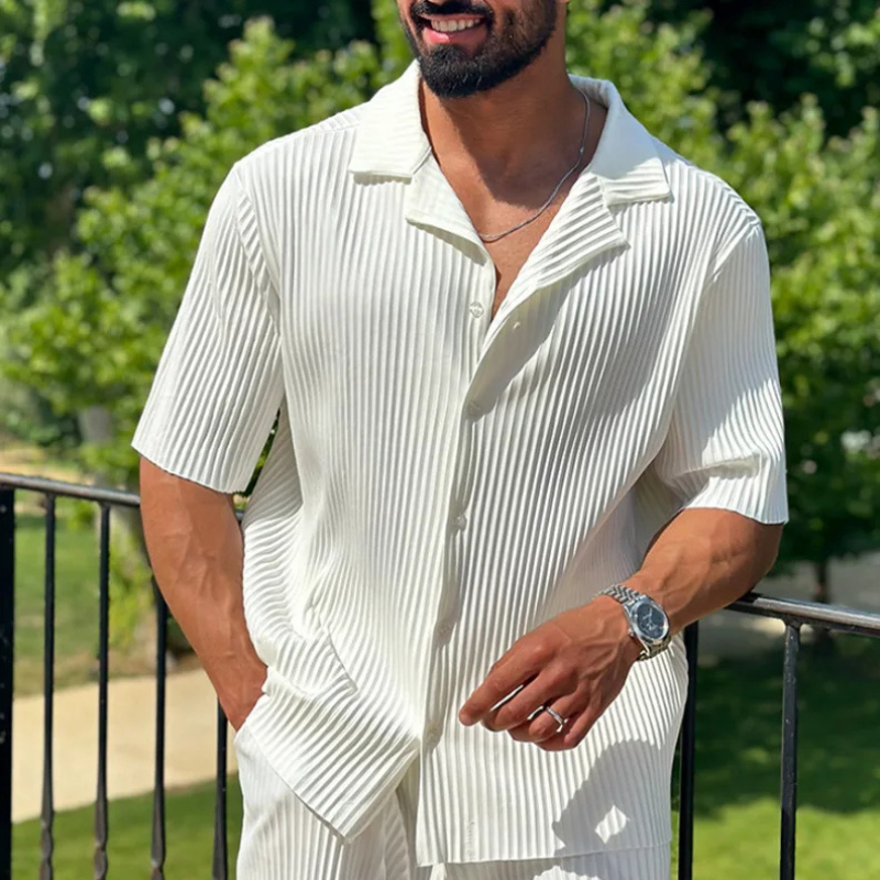 Ensemble pour homme composé d'une chemise à boutons en deux pièces et d'un pantalon à jambes larges