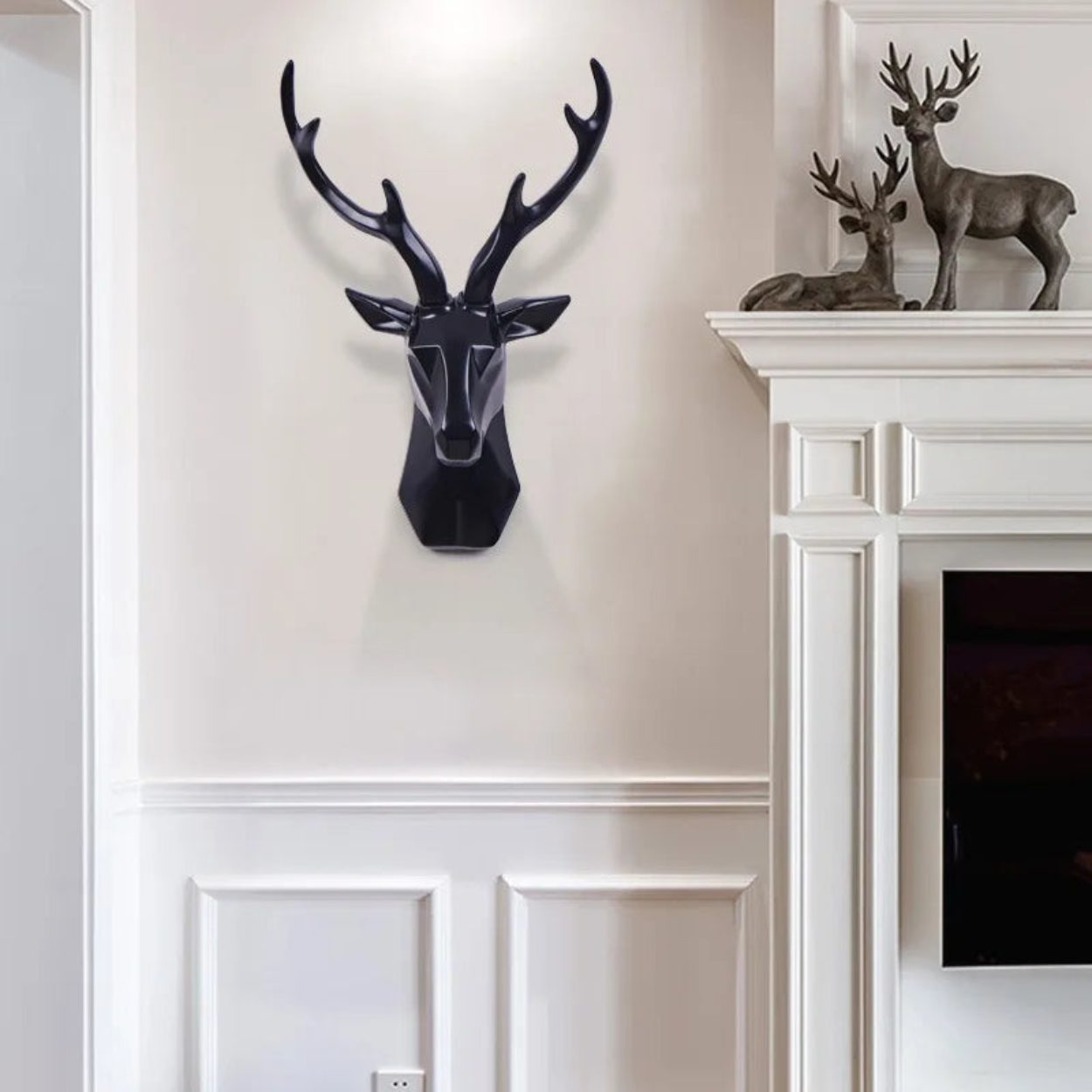 StagCrest - Scultura da parete con design 3D a testa di cervo e presenza scenica sul muro