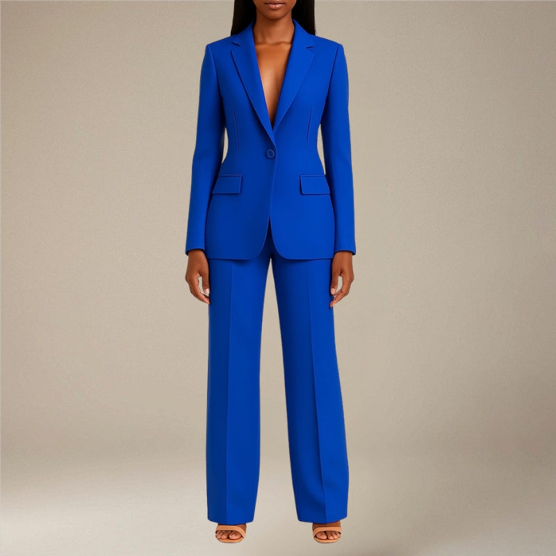 Completo da donna con blazer aderente e pantaloni su misura