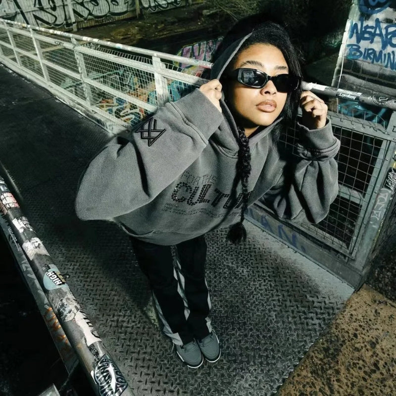 HoodNest - Long sleeve hoodie with side pockets